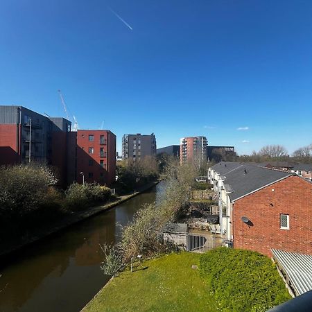 Serene 2-Bed Flat With Canal Views - Coop Live & Ethiad Manchester Exteriér fotografie