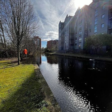 Serene 2-Bed Flat With Canal Views - Coop Live & Ethiad Manchester Exteriér fotografie