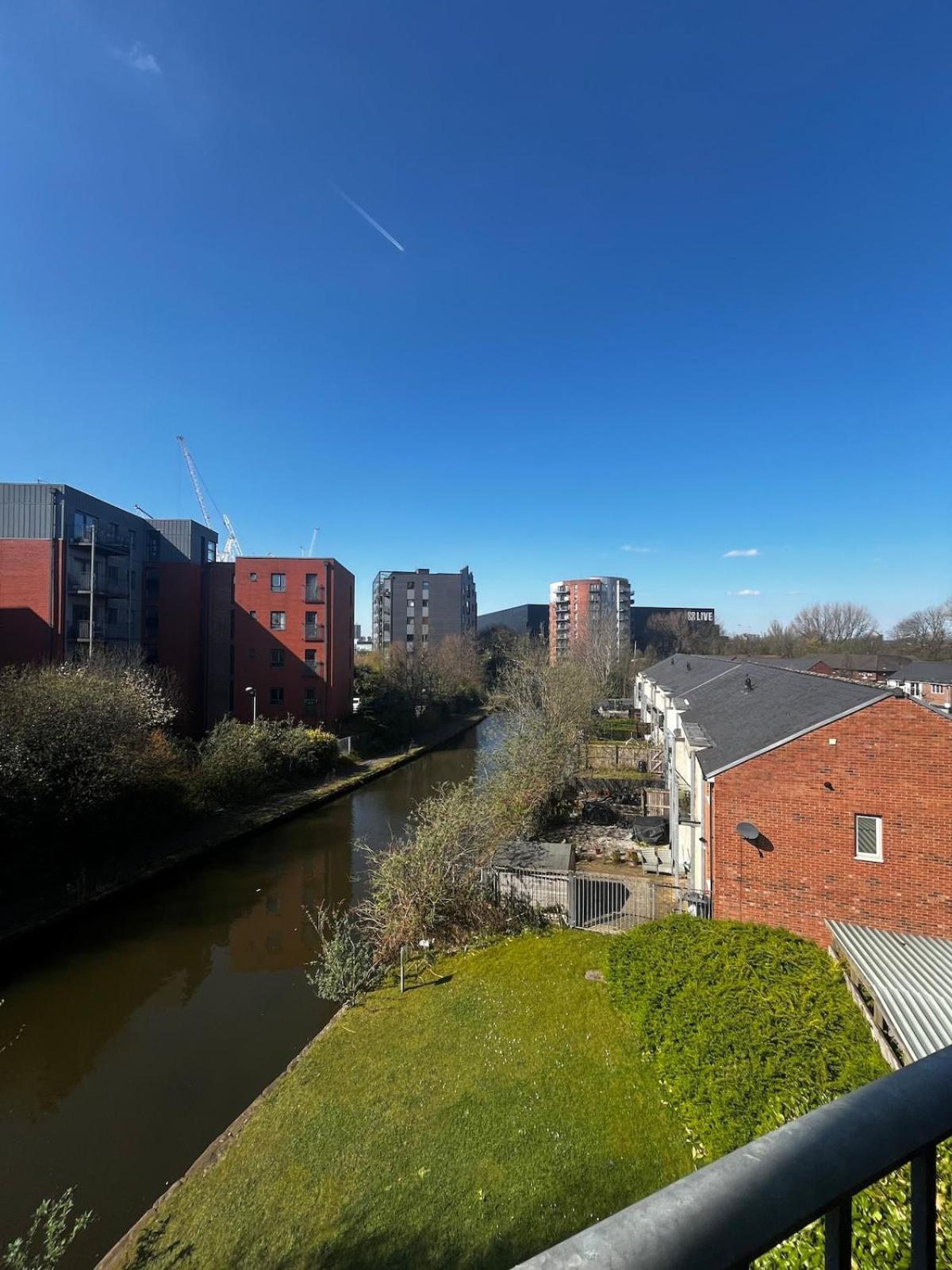 Serene 2-Bed Flat With Canal Views - Coop Live & Ethiad Manchester Exteriér fotografie
