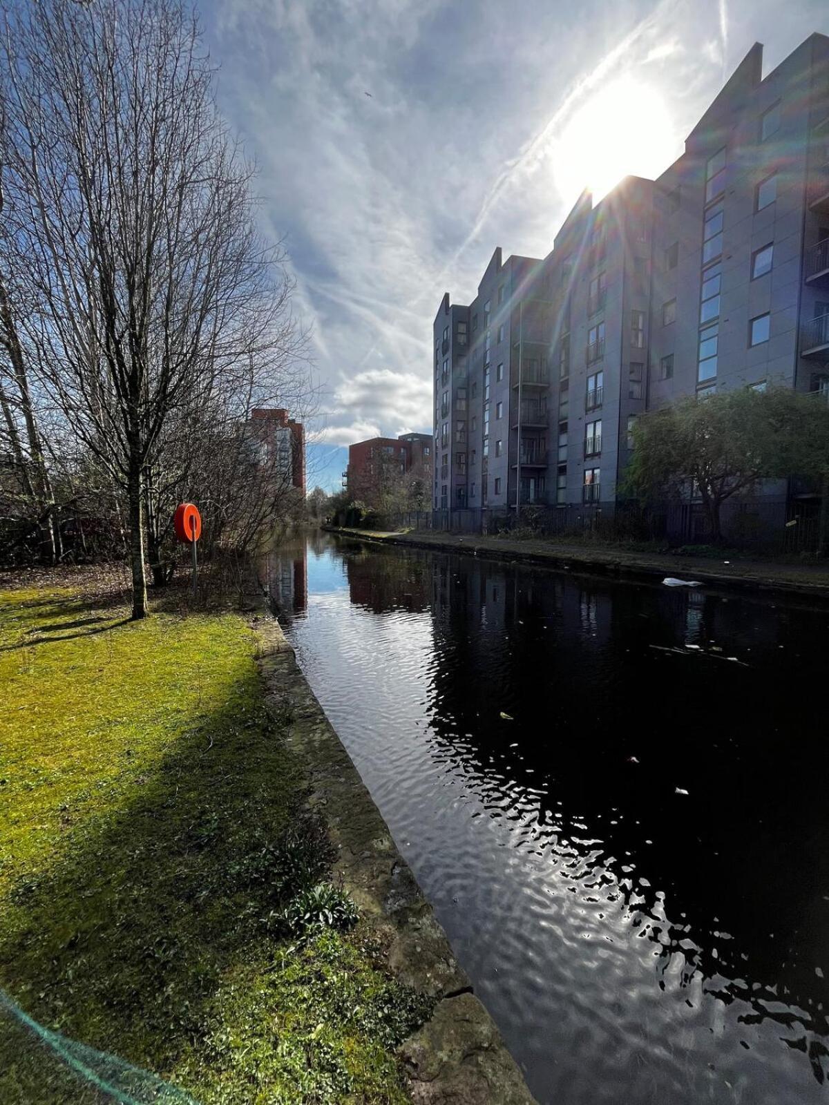 Serene 2-Bed Flat With Canal Views - Coop Live & Ethiad Manchester Exteriér fotografie