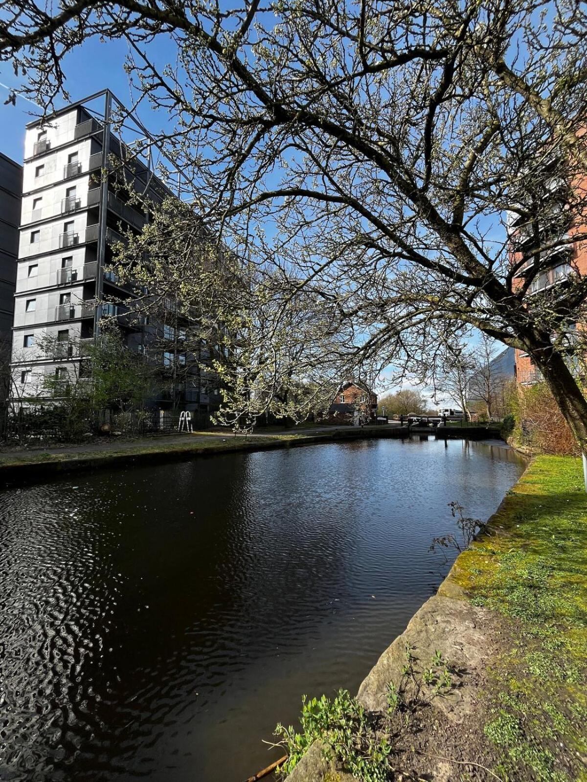 Serene 2-Bed Flat With Canal Views - Coop Live & Ethiad Manchester Exteriér fotografie