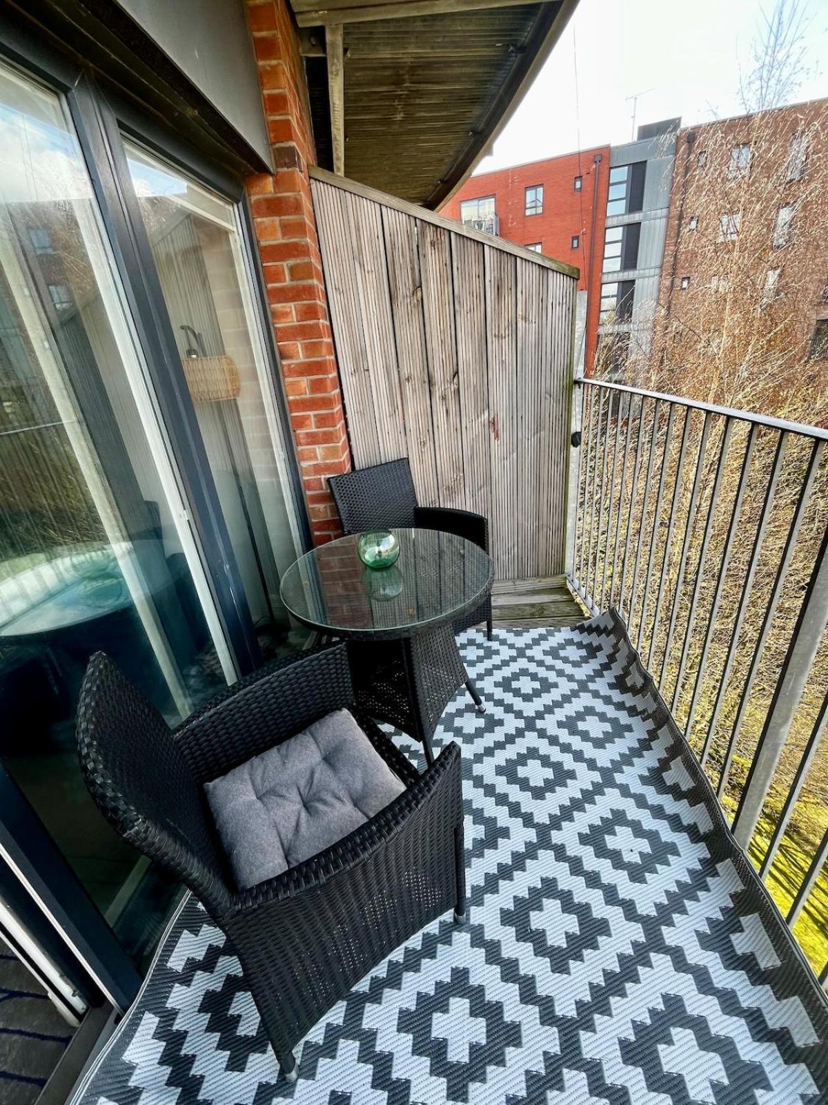 Serene 2-Bed Flat With Canal Views - Coop Live & Ethiad Manchester Exteriér fotografie